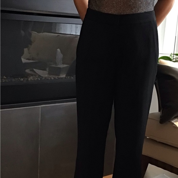 Michael Kors navy pants in excellent condition. Size 6. - Picture 4 of 5